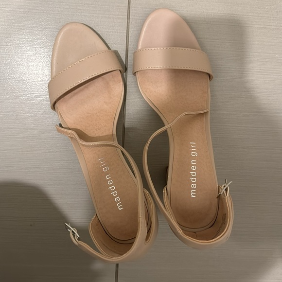 High heels - Picture 3 of 3